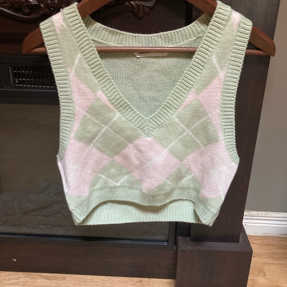Bluenotes Green and Pink Argyle V-Neck Short Sweater